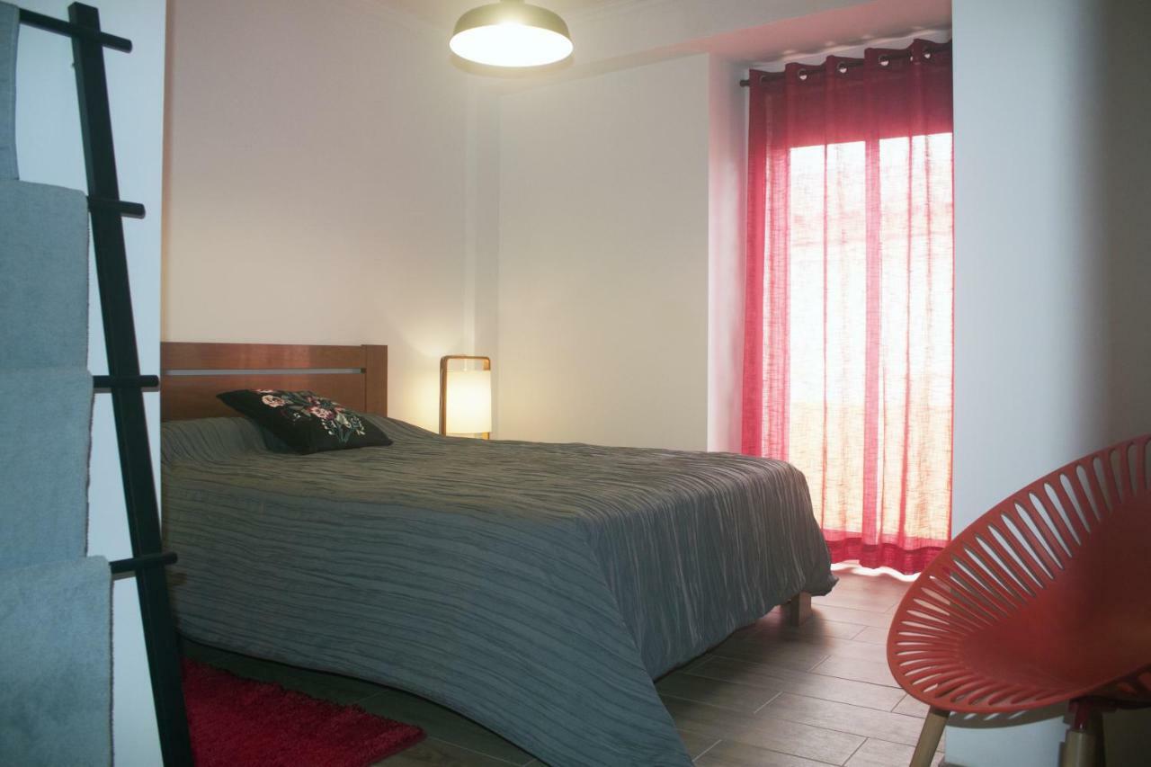 Friendly Peniche Apartment Bagian luar foto